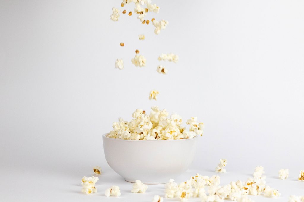 Popcorn Falling In The Plate Creative Commons Bilder