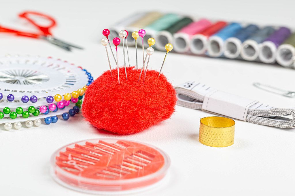 Set of devices for sewing with threads and needles Creative Commons