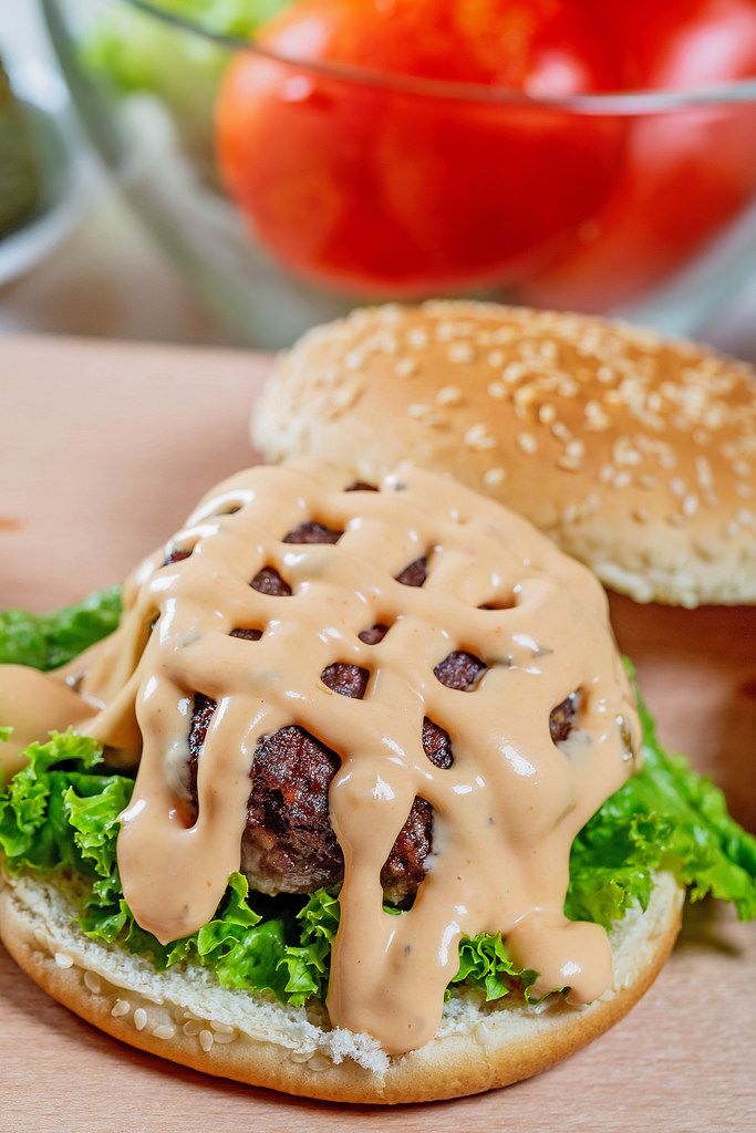 Hamburger mit Provolone und Speck in Rom Creative Commons Bilder