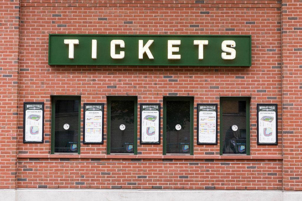 Ticket counters at Wrigley Field Creative Commons Bilder