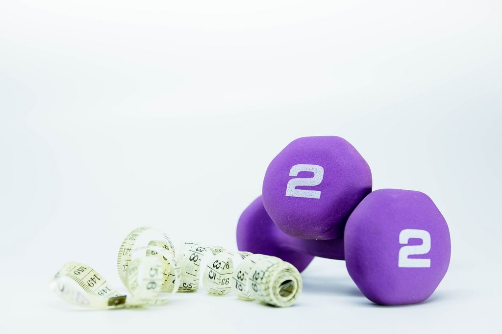 Twopound weights and sewing meter Creative Commons Bilder