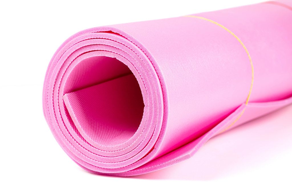 Pink yoga mat for exercise on white background Creative Commons Bilder