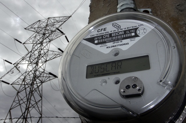 Compañías de energía renovable pagarán más por usar red de CFE e