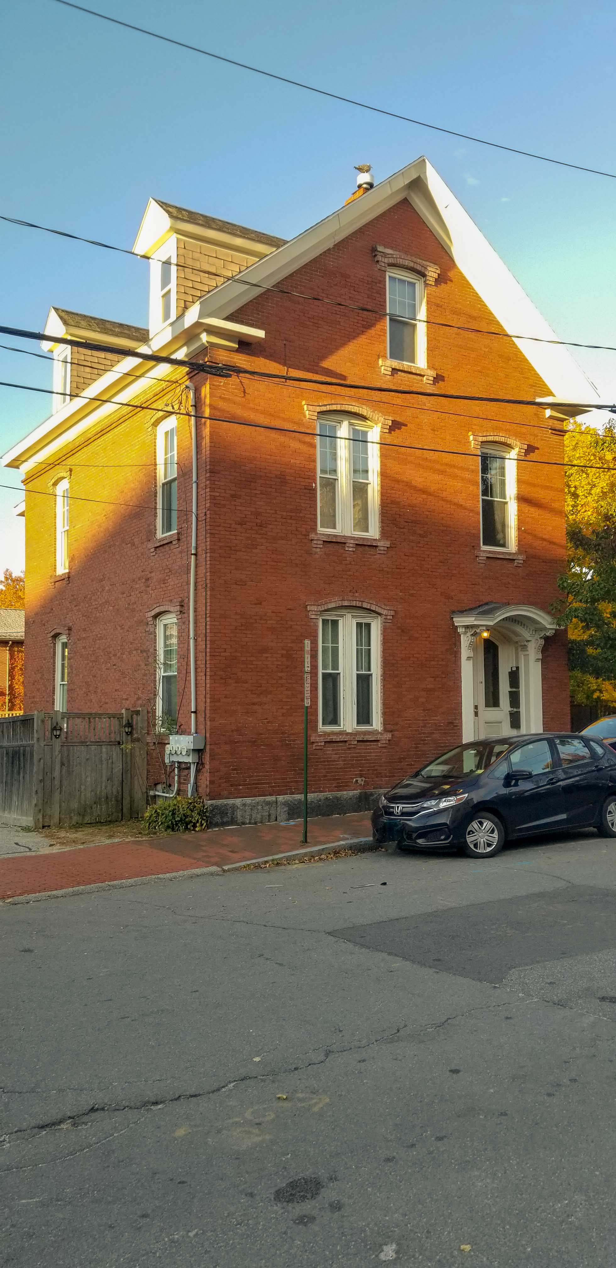 Glimpses. 12 Smith Street Portland House Stories