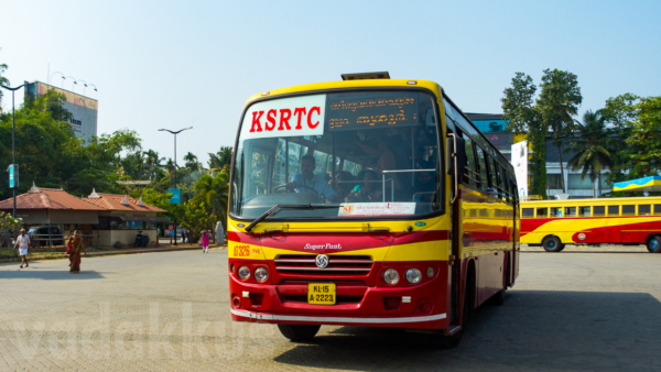 KSRTC’s New KondodyBuilt Super Fast Bus AT326 Fottams!
