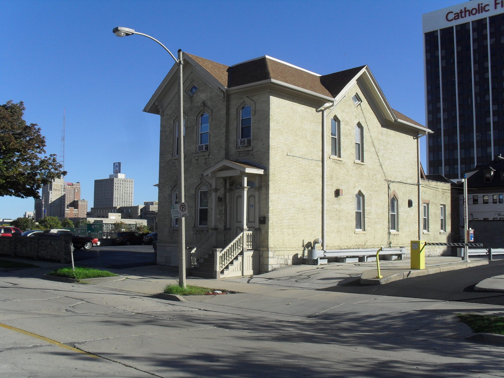 UNIQUE DOWNTOWN MILWAUKEE OFFICE BUILDING Founders 3 Real Estate Services