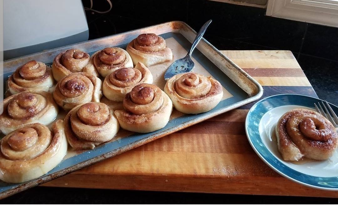 Super Quick Cinnamon Rolls FOUR ROBBINS