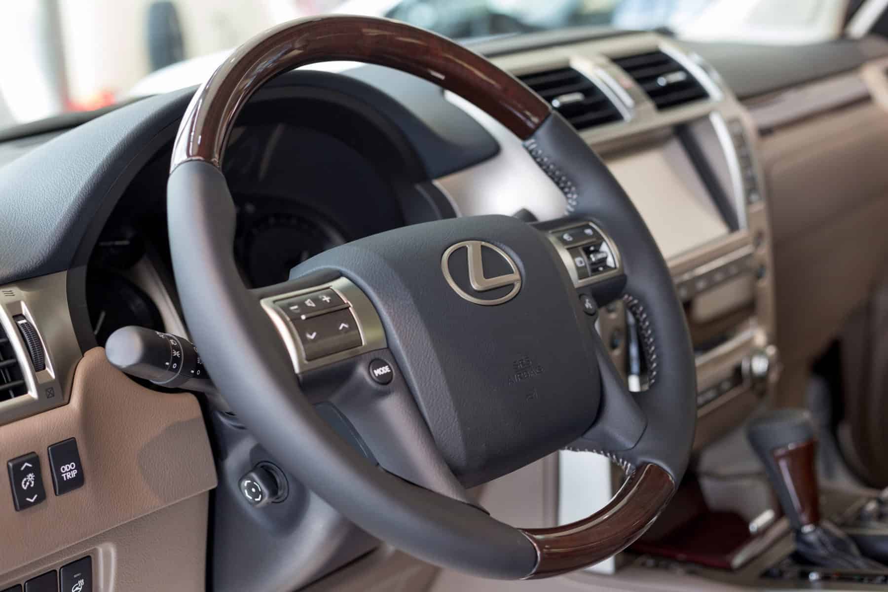 What is the Difference Between a Lexus GX 460 and 470? A Comprehensive