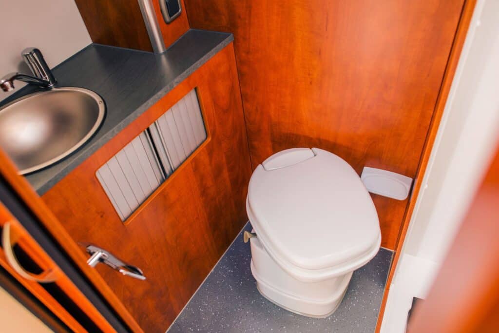 Do Truck Bed Campers Have Bathrooms? Four Wheel Trends