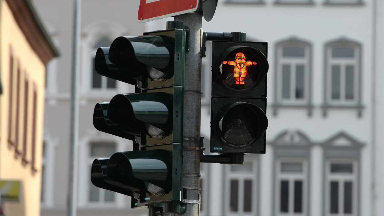 Ampelmännchen in Trier Roter Karl Marx kann auch grün Fraja Maroc