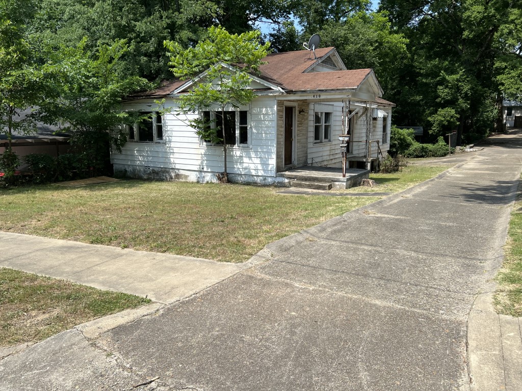 ** PENDING UNDER CONTRACT ** Real Estate Auction (4) Fixer Homes