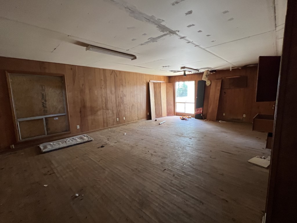 ** SOLD SOLD SOLD** Real Estate Auction (4) Fixer Homes Located at