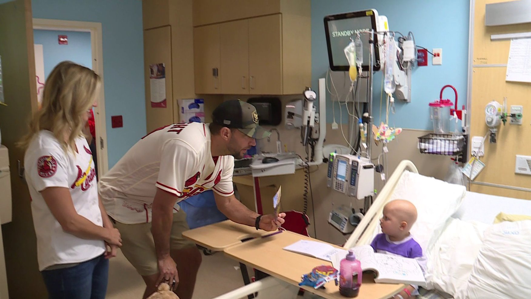 Cardinals players visit kids at Cardinal Glennon Children’s Hospital
