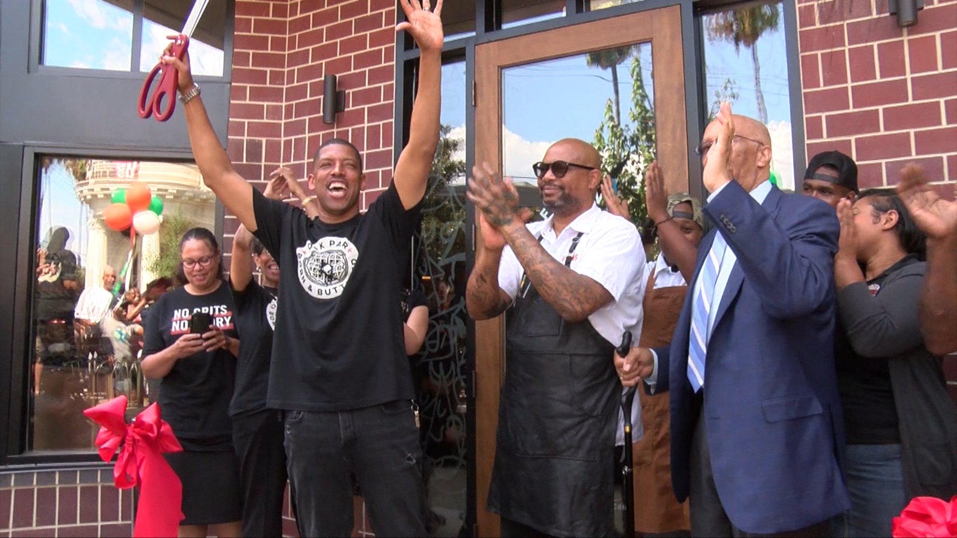 Kevin Johnson Opens Soul Food Restaurant in Oak Park