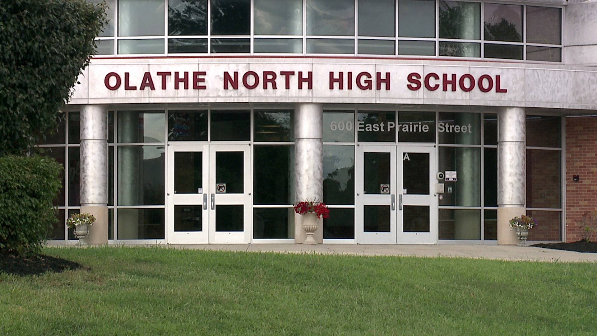 Olathe middle, high school students start with virtual class