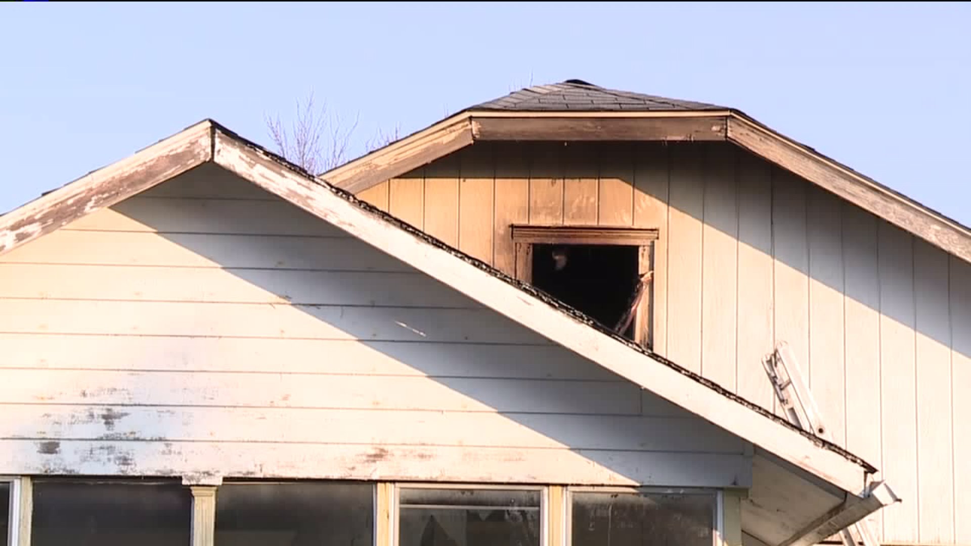 Muncie man pushed fiancée out of attic window to safety before dying in fire Fox 59