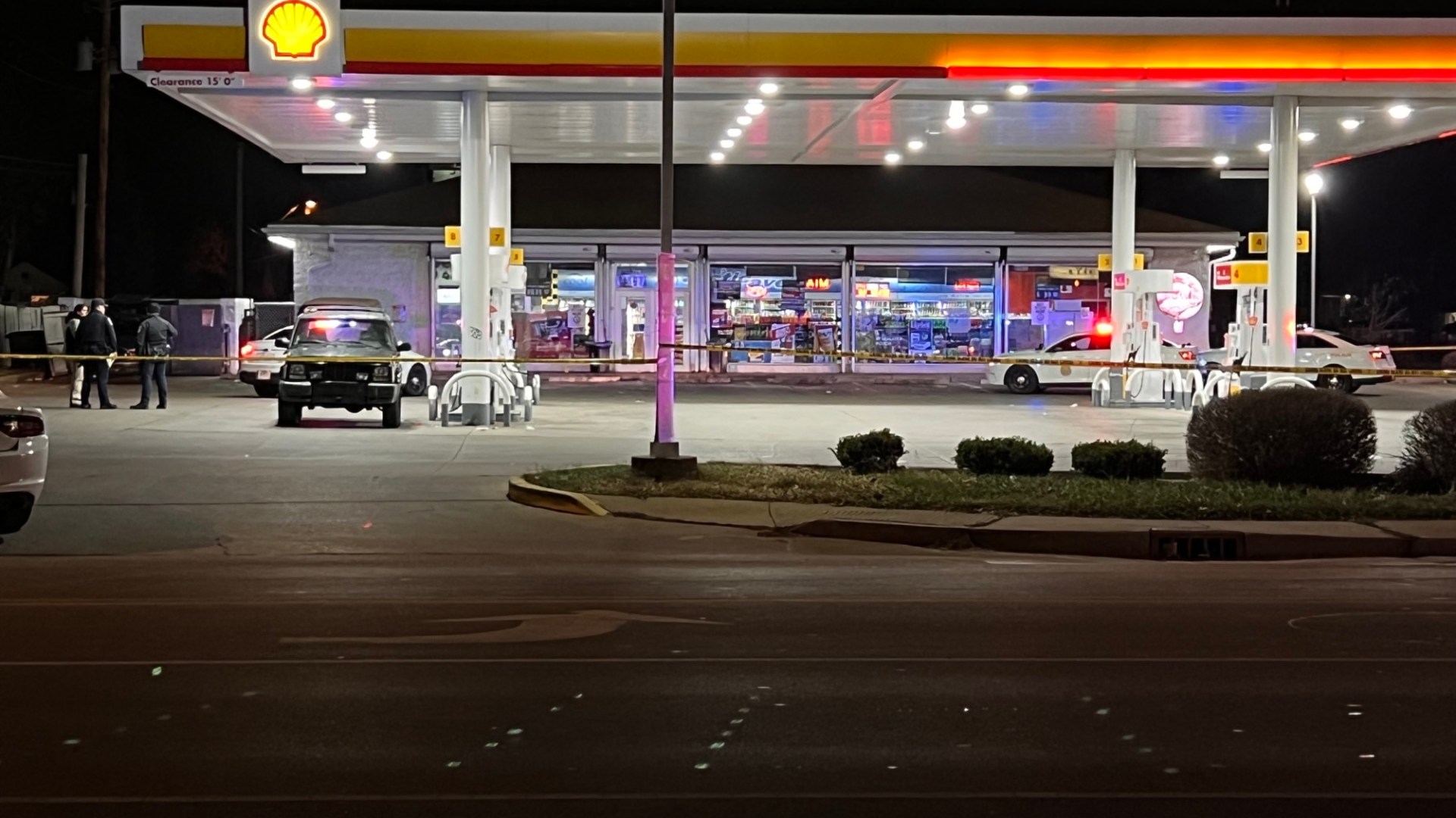 Indianapolis shooting at 34th and Sherman Shell gas station
