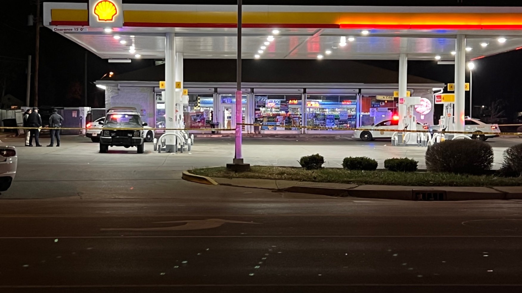 Indianapolis shooting at 34th and Sherman Shell gas station