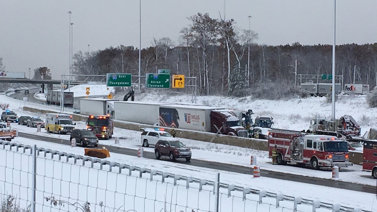 Woman killed in 16vehicle crash on Ohio Turnpike in Richfield