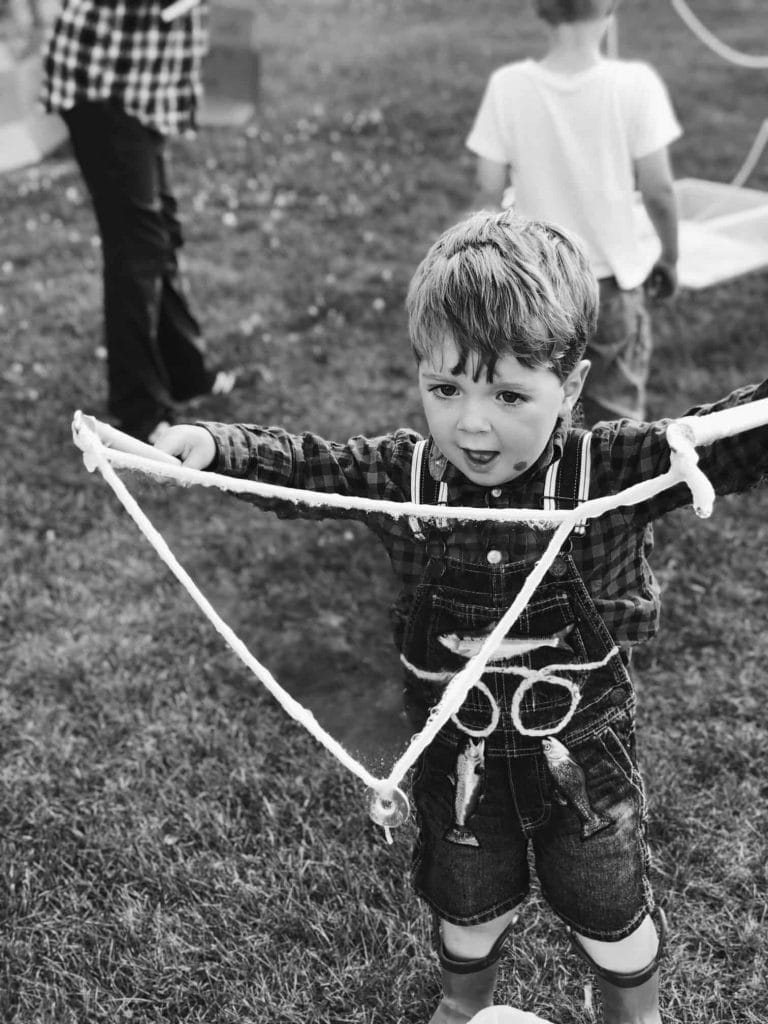 How To Make Giant Bubbles Solution & DIY Bubble Wand
