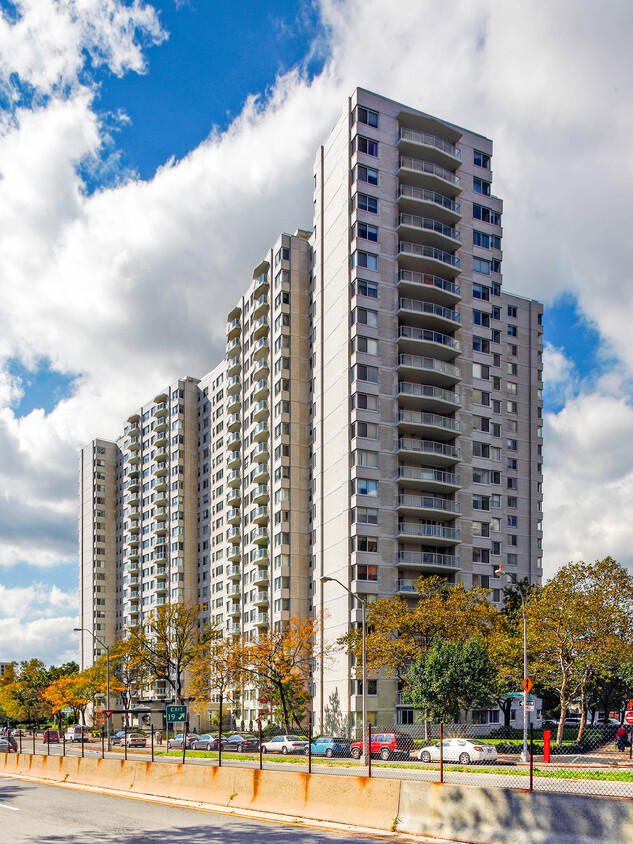 3333 Henry Hudson Parkway, 1A Foxworth Realty