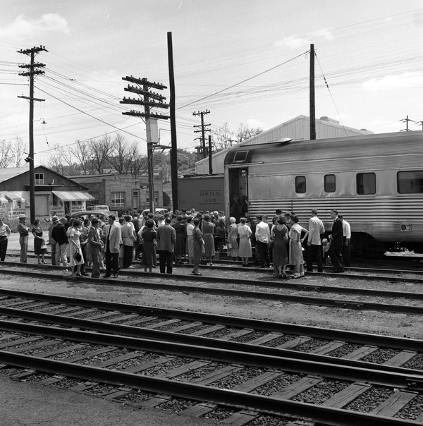Florida Memory People gathered around train at the railway depot in