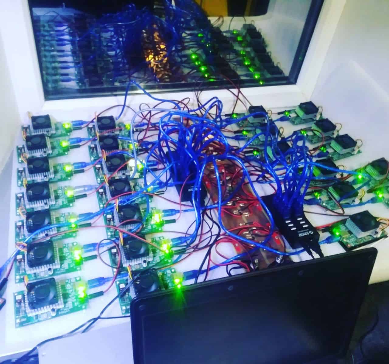 AtomMiner AM01 FPGA Crypto Miner + Raspberry 3B+