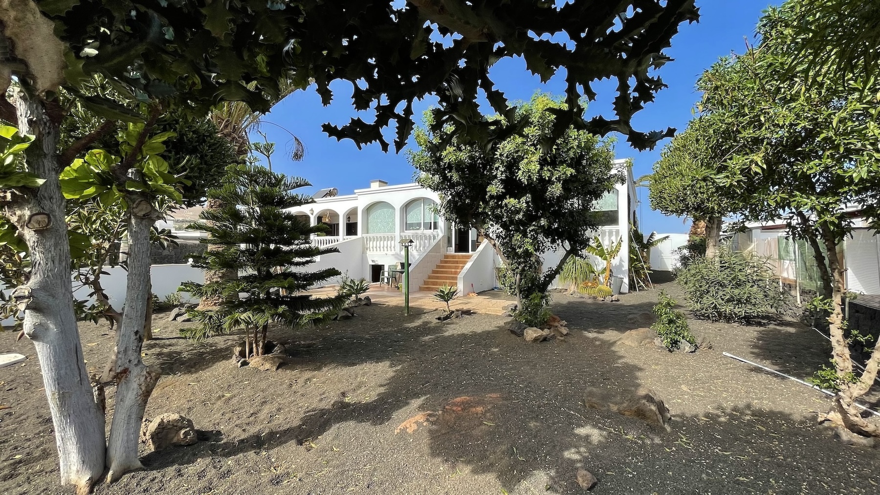 SouthFacing Villa with Garage & Spacious Gardens in Los Claveles Property For Sale in Playa