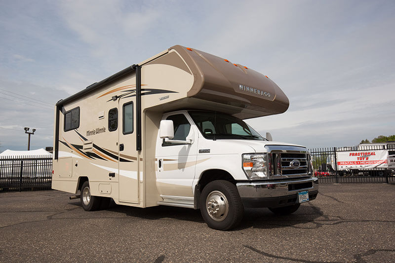 25’ Class C Motorhome Rental Fractional Toys Oakdale, Minnesota