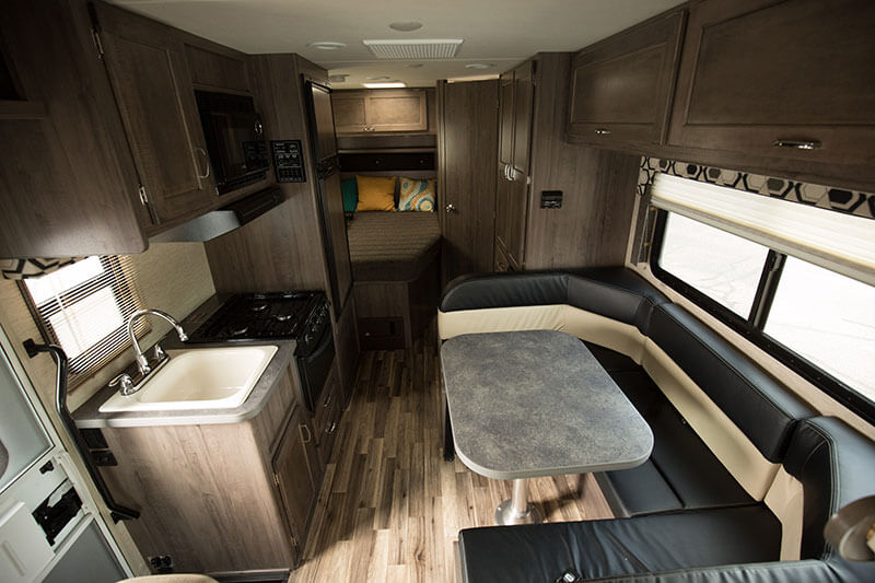 25’ Class C Motorhome Rental Fractional Toys Oakdale, Minnesota