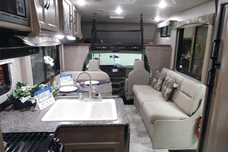 28’ Class C Motorhome Rental Fractional Toys Oakdale, Minnesota