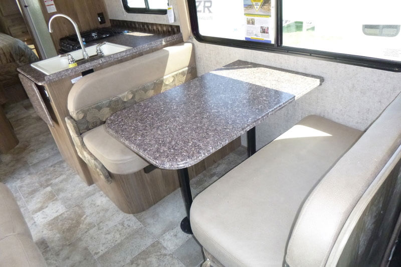 28’ Class C Motorhome Rental Fractional Toys Oakdale, Minnesota