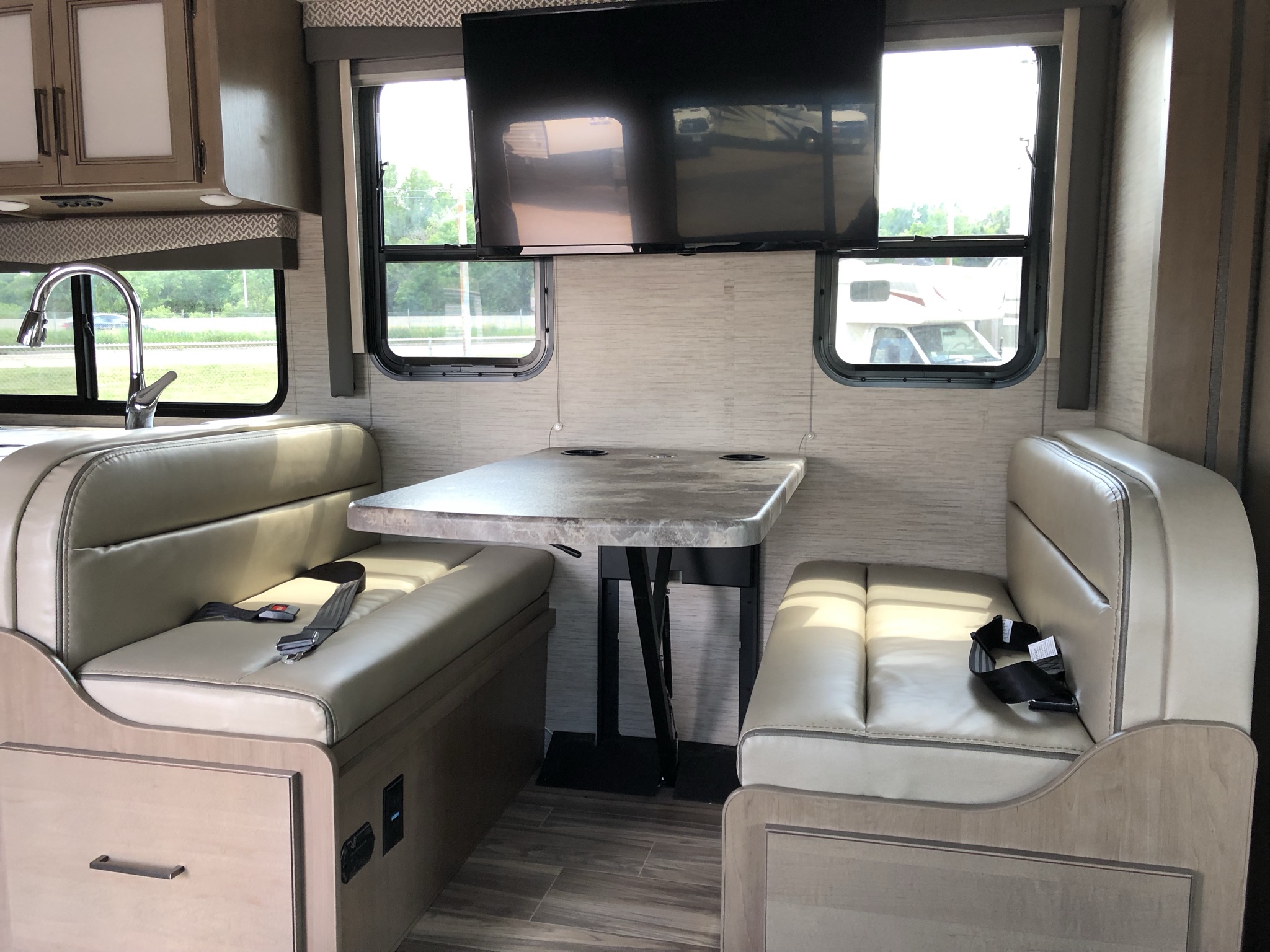 30’ Motorhome With Slideout Rental Fractional Toys Oakdale, MN