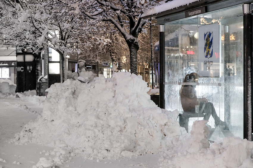 In the snow during the heavy snowfall in Gothenburg Framing the Street