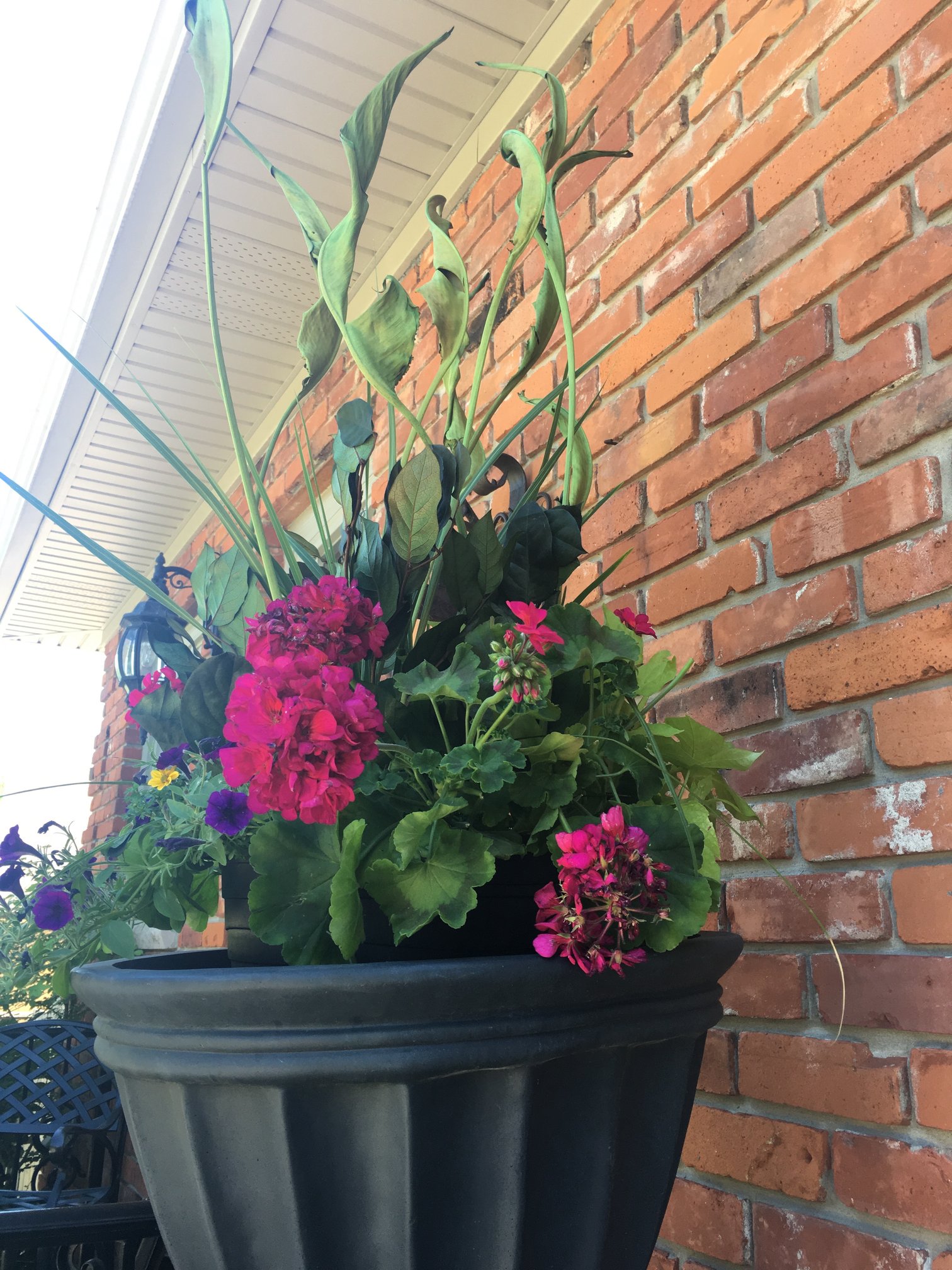 Customized Summer Urn Decor for Personal and Corporate Design