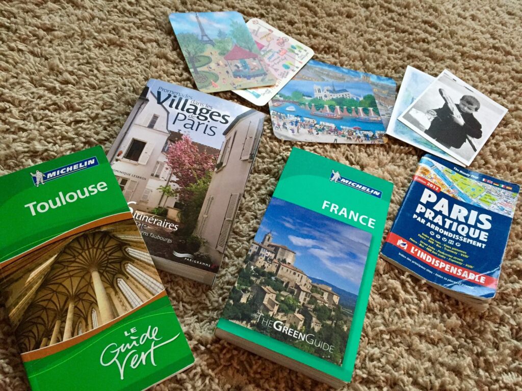 French Girl In Seattle's Travel Essentials (Travel Tips Series