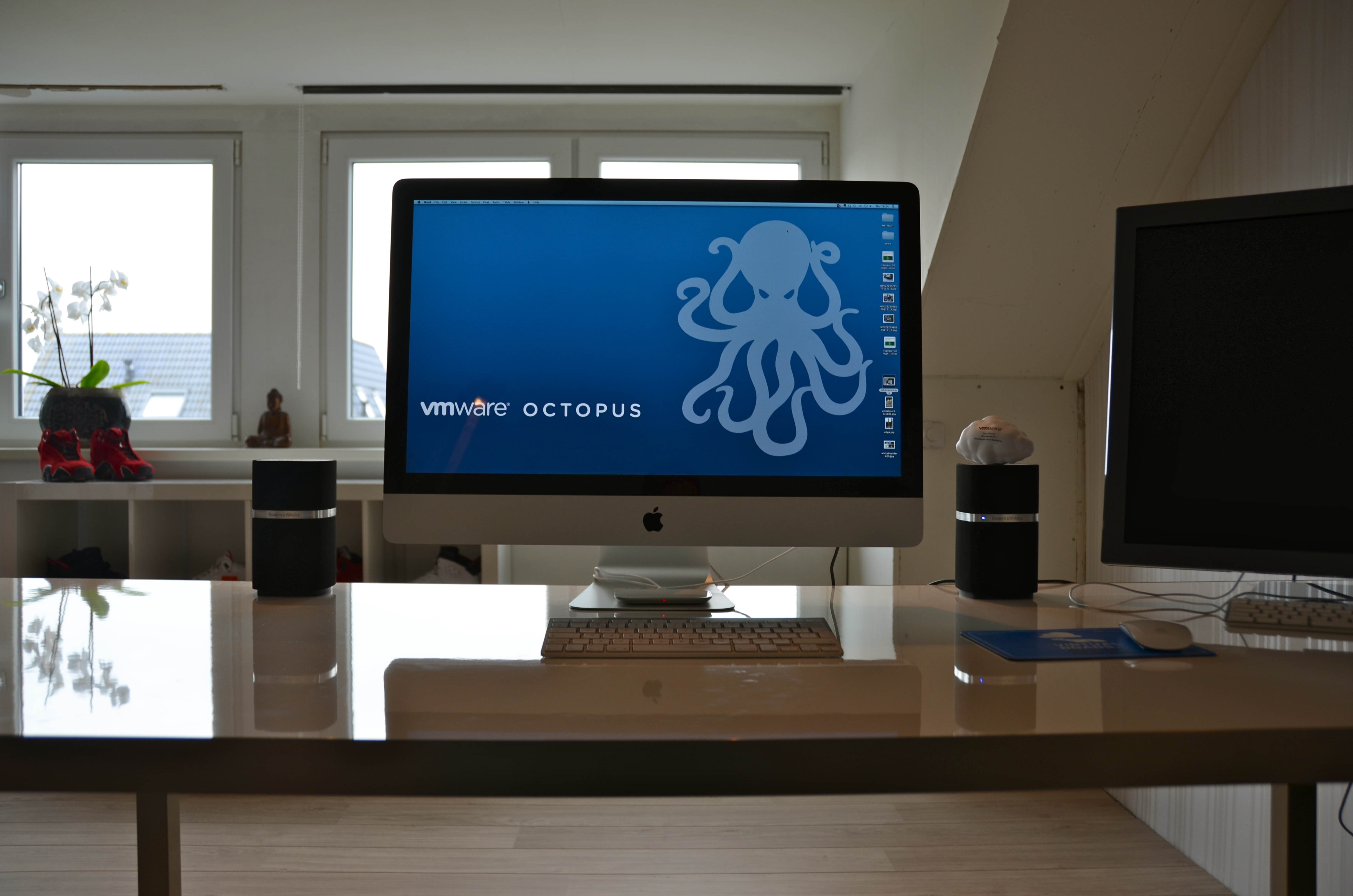 Whiteboard desk frankdenneman.nl