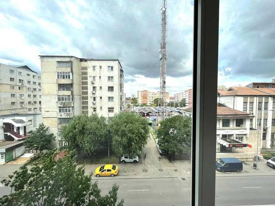 Vand apartament 3 camere zona Piata Centrala Alexandria • OLX.ro