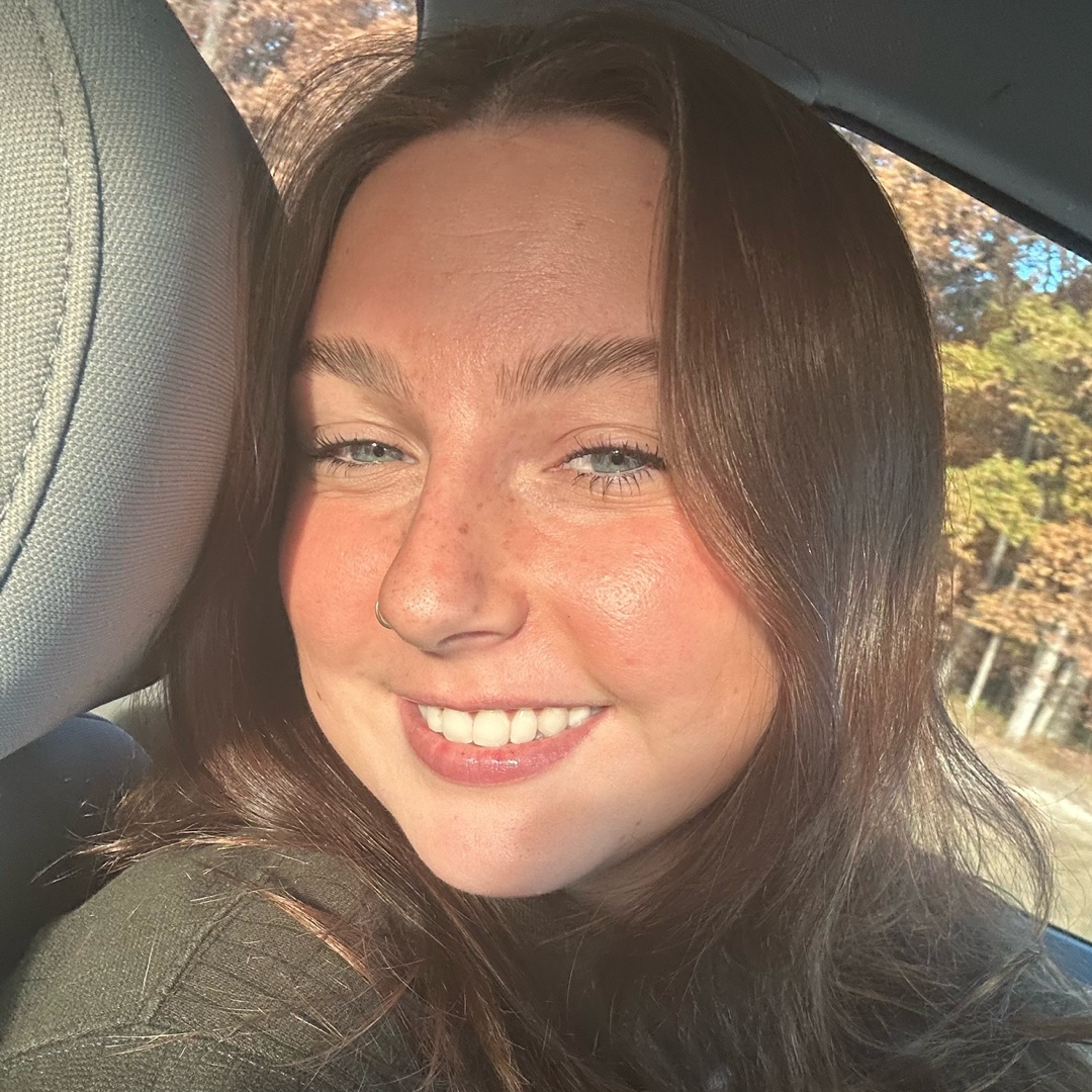 Annie Holt's Instagram, Twitter & Facebook on IDCrawl