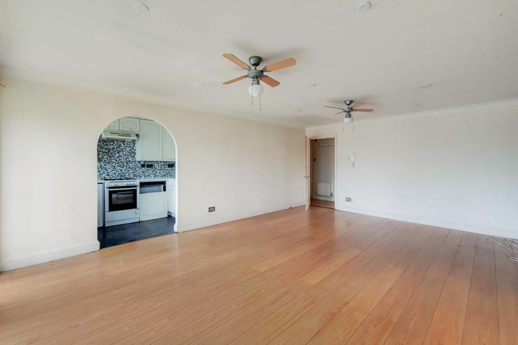 2 bed flat to rent, Eltham Road Lee, London SE12 London Central