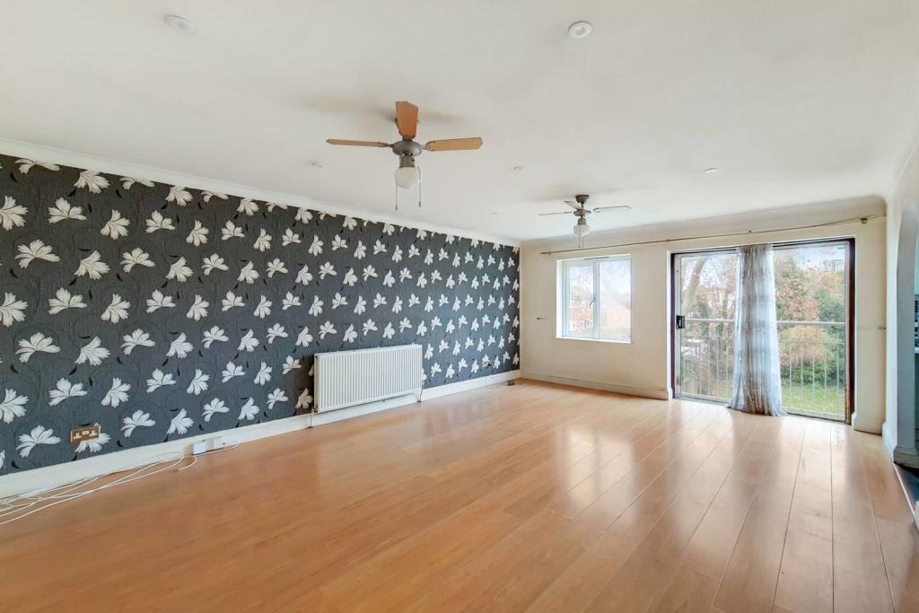 2 bed flat to rent, Eltham Road Lee, London SE12 London Central