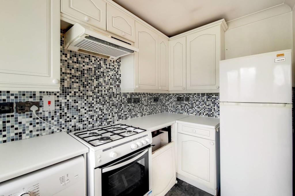 2 bed flat to rent, Eltham Road Lee, London SE12 London Central