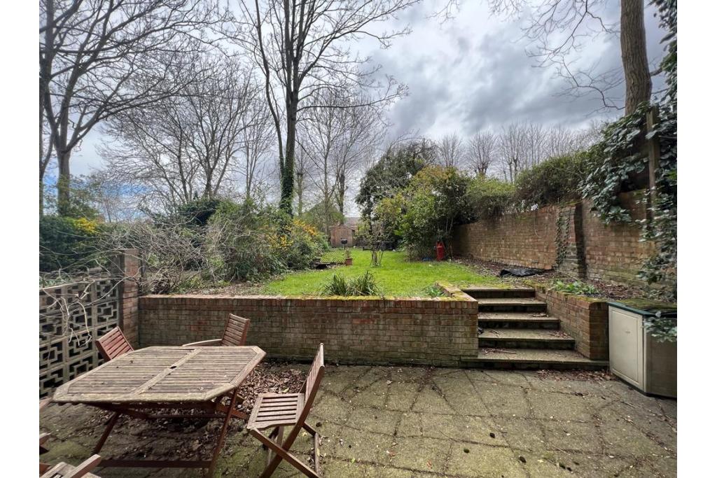 1 bedroom property available in 111A Upper Tulse Hill London SW2 London