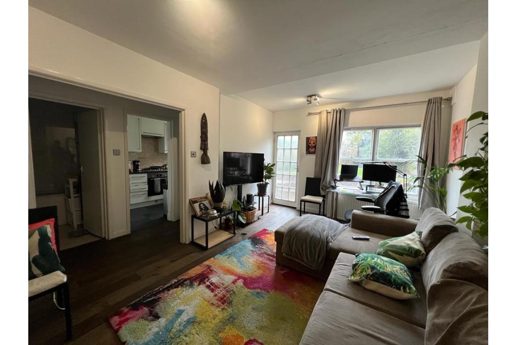 1 bedroom property available in 111A Upper Tulse Hill London SW2 London