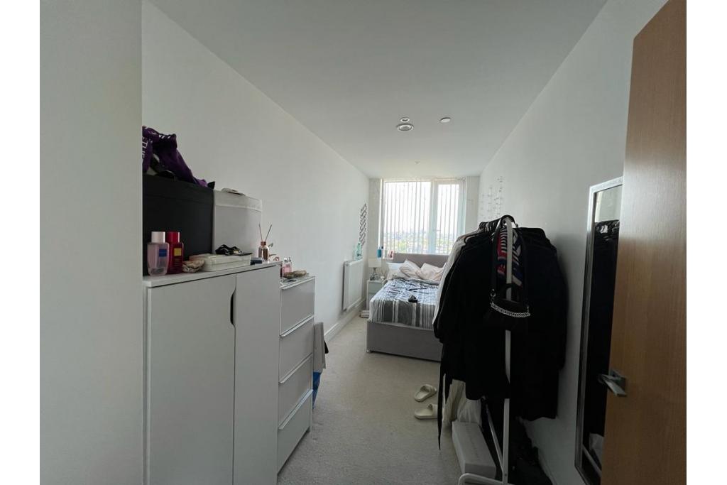 3 bedroom flat available in Skyview Tower, Stratford High Street E15