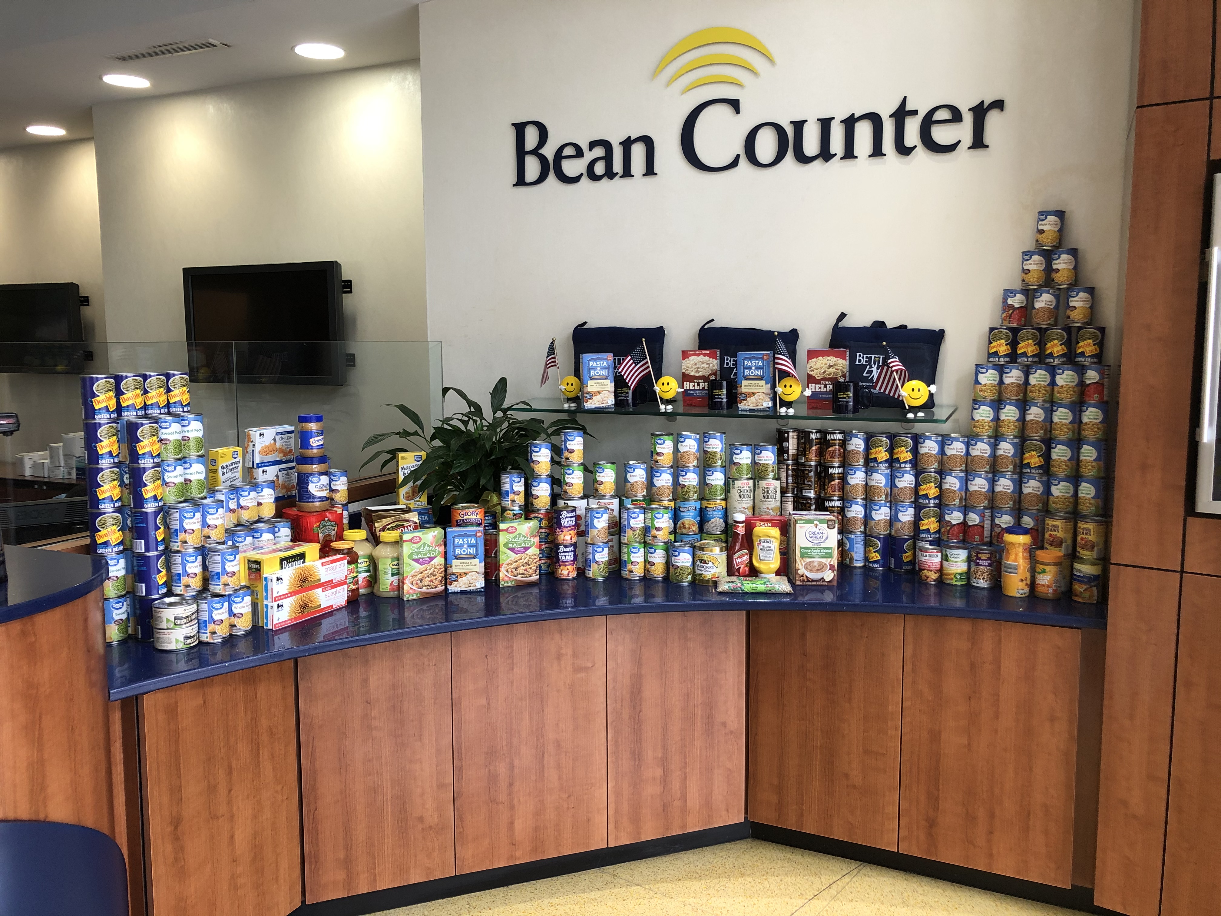 FIRST RELIANCE BANK DONATES OVER 2,375 POUNDS OF FOOD TO HARVEST HOPE
