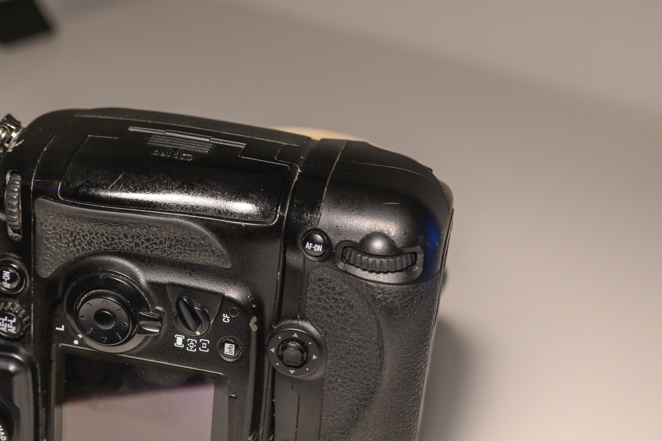 What is a camera battery grip? And why use it? frederikboving