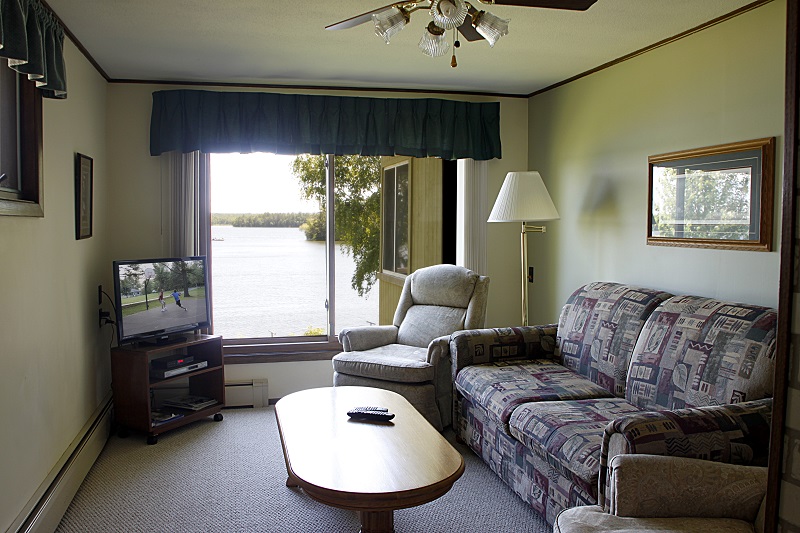 VIEW COTTAGES Fred Thomas Resort Located on Big Lake Chetac Birchwood Hayward Wisconsin Area