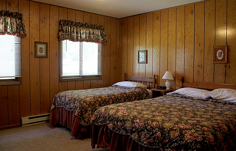 CONDO B Fred Thomas Resort Located on Big Lake Chetac Birchwood Hayward Wisconsin Area