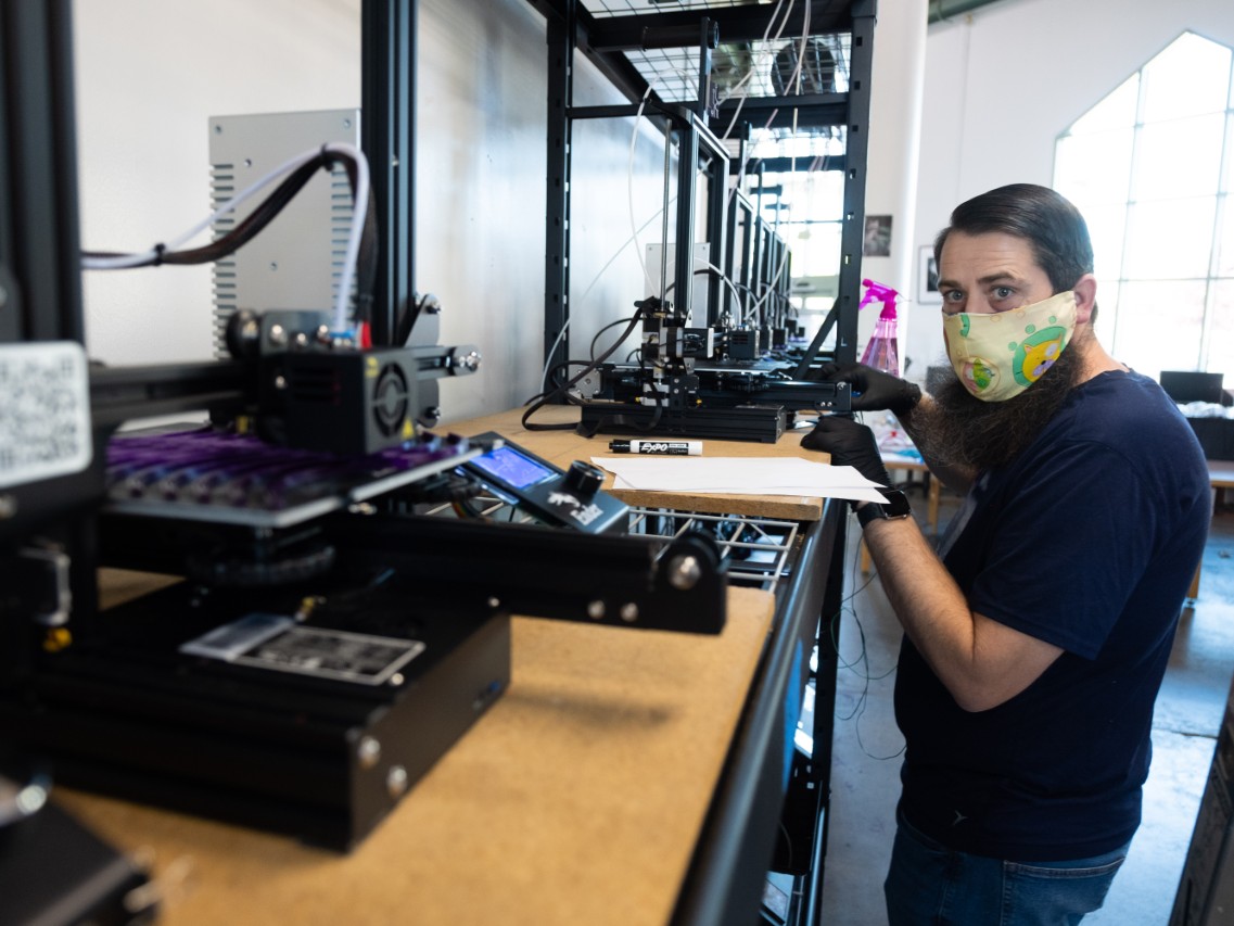 This engineer tried a robot hairdresser during confinement